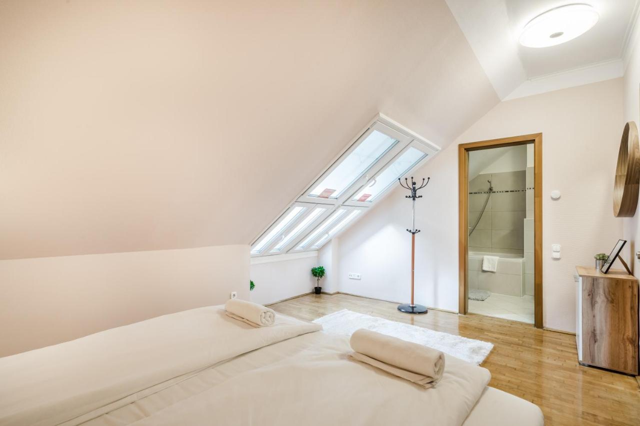 Bpr Timber Loft Home With Balcony Budapest Extérieur photo